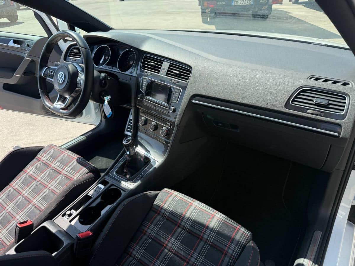 VOLKSWAGEN GOLF 7 GTI 3P 220CV 2016 usata — foto 11