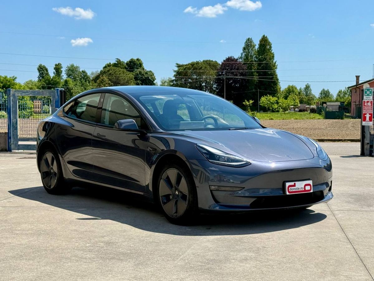 TESLA MODEL 3 LONG RANGE DUAL MOTOR AWD 2022 usata in vendita a Legnaro (Padova)