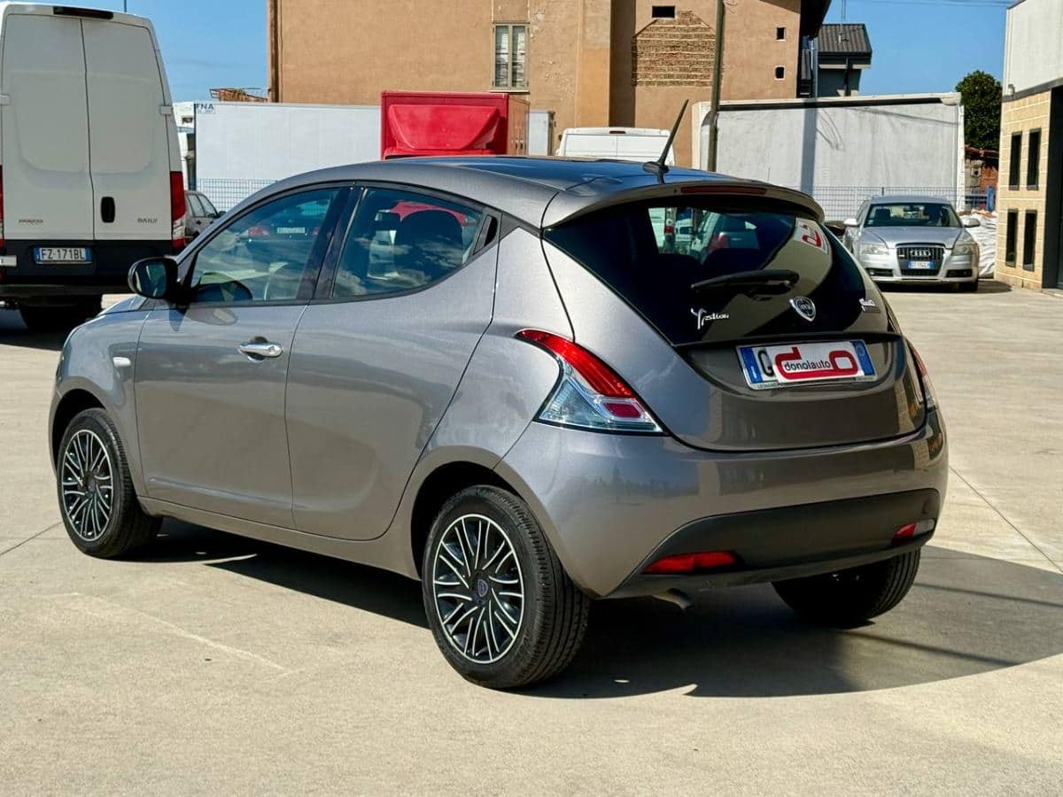 LANCIA YPSILON 1.0 HYBRID 70CV SILVER 2022 usata — foto 4