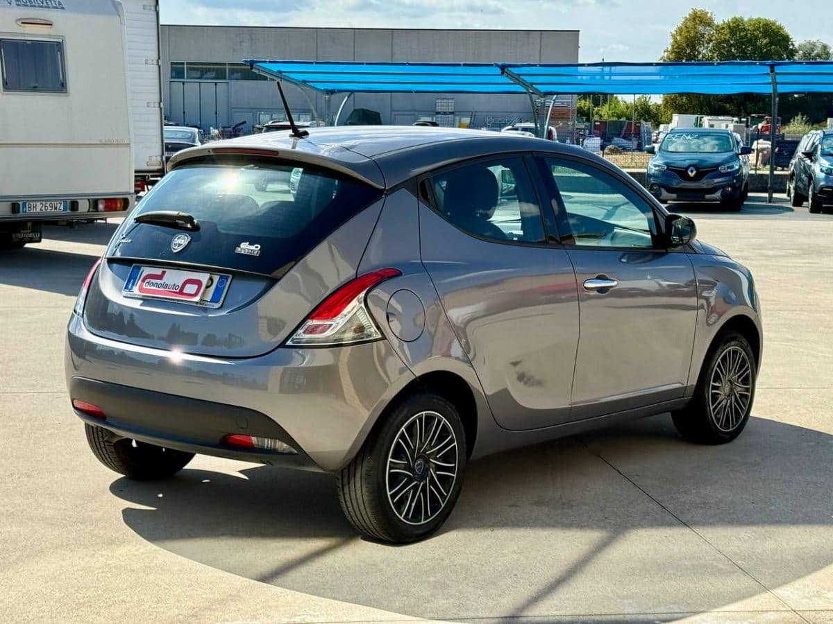 LANCIA YPSILON 1.0 HYBRID 70CV SILVER 2022 usata — foto 6