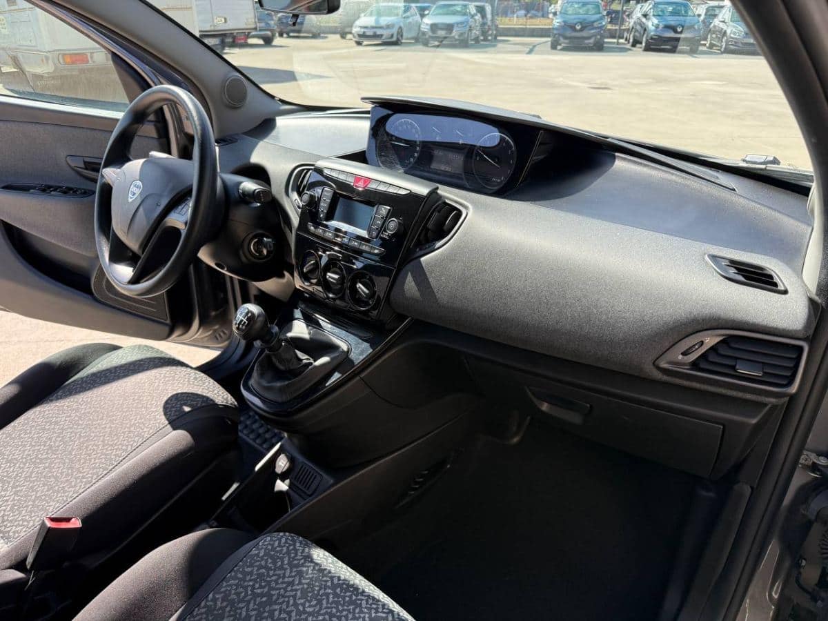 LANCIA YPSILON 1.0 HYBRID 70CV SILVER 2022 usata — foto 9