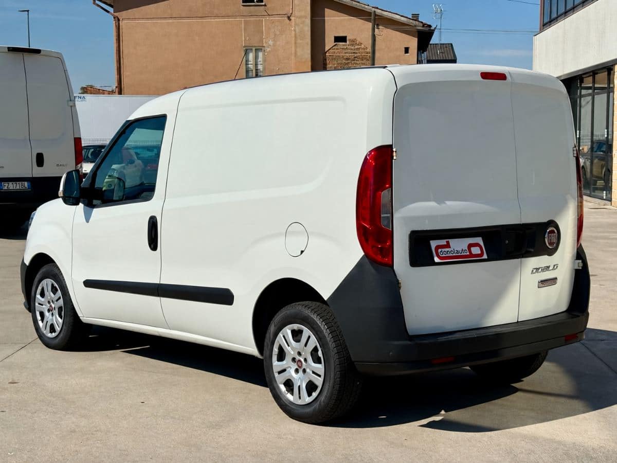 FIAT DOBLO' 1.3 MJT 95CV PC TN LAMIERATO 2018 usata — foto 4