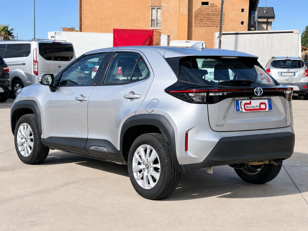 TOYOTA YARIS CROSS 1.5H BUSINESS FWD 116CV ECVT 2022 usata — foto 4