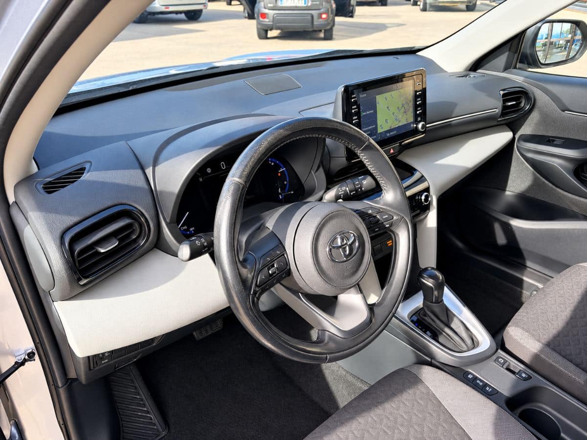 TOYOTA YARIS CROSS 1.5H BUSINESS FWD 116CV ECVT 2022 usata — foto 8