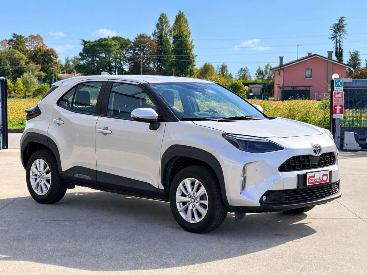 TOYOTA YARIS CROSS 1.5H BUSINESS FWD 116CV ECVT 2022 usata — foto 1