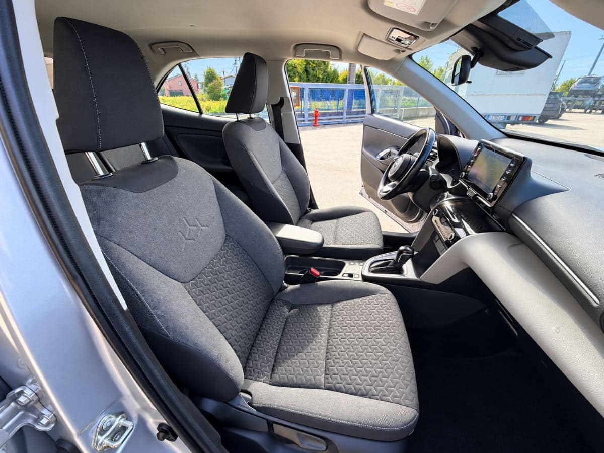 TOYOTA YARIS CROSS 1.5H BUSINESS FWD 116CV ECVT 2022 usata — foto 12