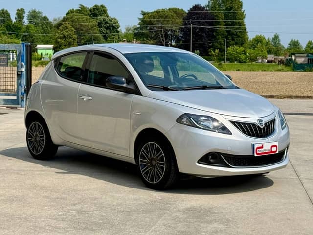 LANCIA YPSILON 1.0 HYBRID 70CV GOLD 2021 usata in vendita a Legnaro (Padova)