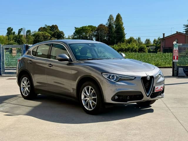 ALFA ROMEO STELVIO Q4 2.2 210CV AT8 EXECUTIVE 2017 usata in vendita a Legnaro (Padova)