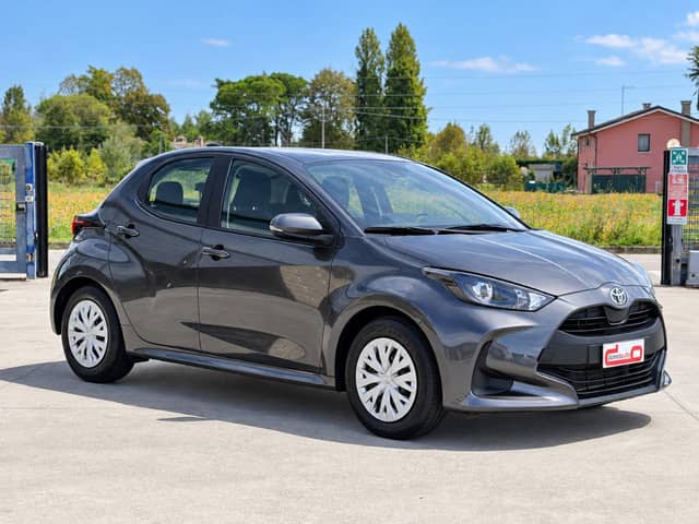 TOYOTA YARIS 1.0 ACTIVE 72CV 2023 usata in vendita a Legnaro (Padova)