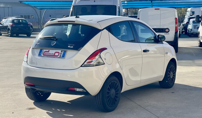 LANCIA YPSILON 1.0 70CV HYBRID SILVER MY21 pieno